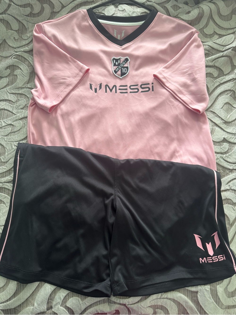 Messi Collection Pink & Black Soccer Jersey and Shorts Set (Youth XL)